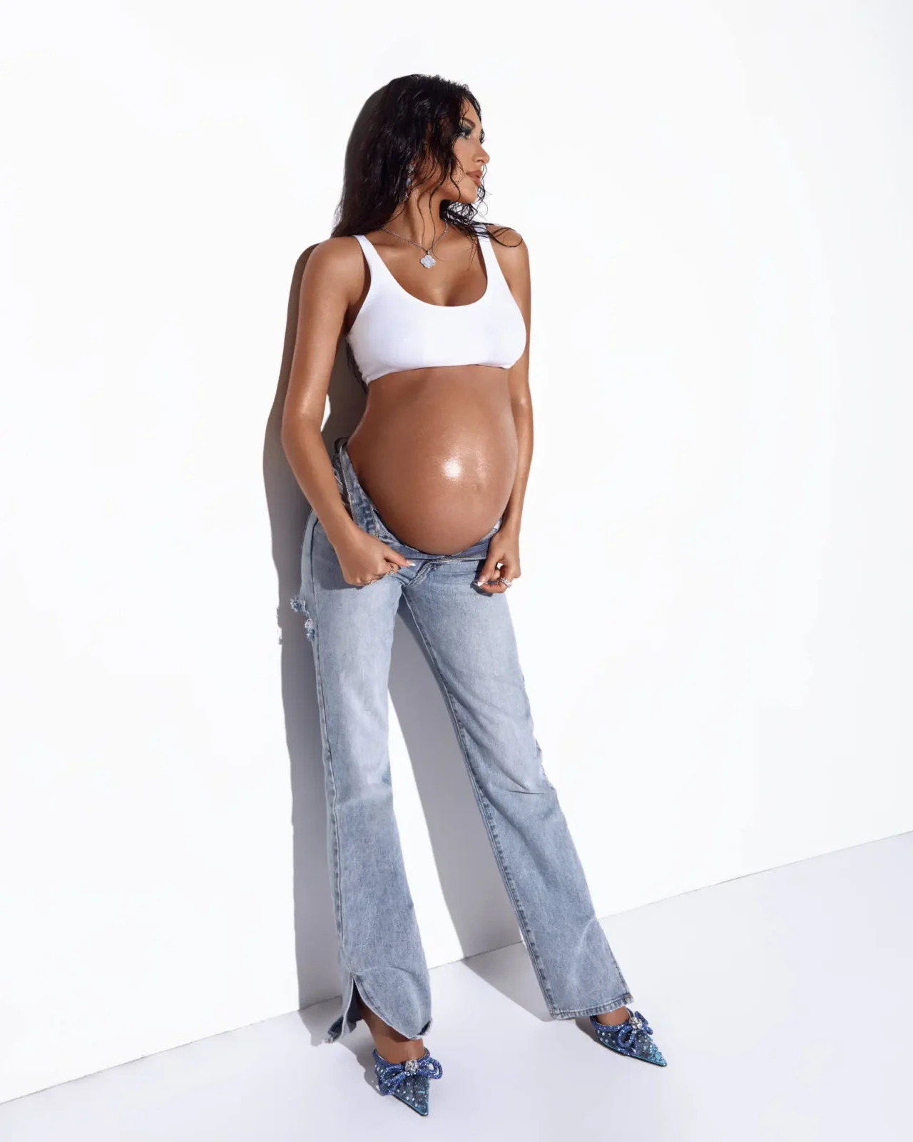 Minimalist studio maternity photoshoot idea